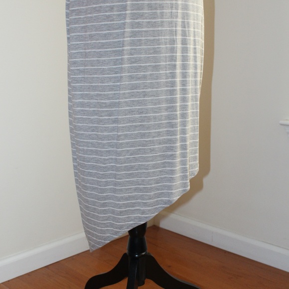 Express, sleeveless Asymmetrical hem line dress - Picture 4 of 7